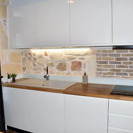 Nyaraló The Well D Hriszí Aktí Haniá