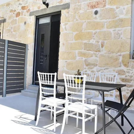 The Well D * Hriszí Aktí Haniá